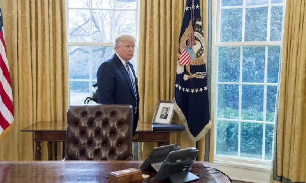 Συνεργάτης Τραμπ: Ετοιμάζει το Λευκό Οίκο για δεύτερη θητεία!